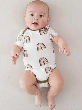 Kyte Baby Bamboo Onesie in Coffee Rainbow Print 18-24 Months
